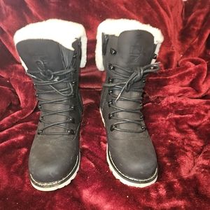 Nwt royal Canadian winter booties